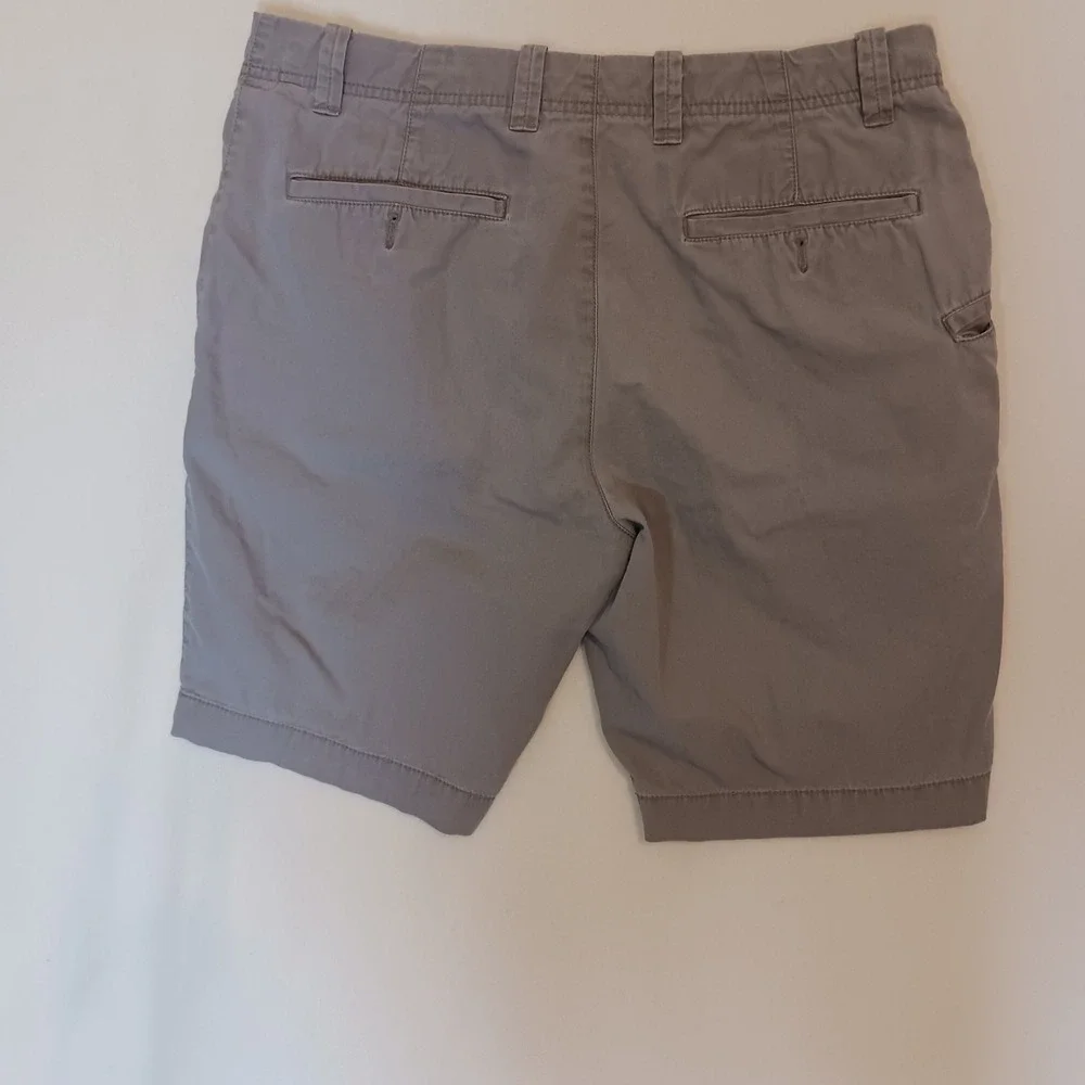 Roundtree and Yorke Men's Gray Cotton Chino Shorts Flat Front Solid Slash Pocket